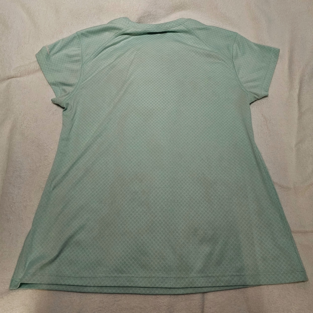 Women's Columbia T-shirt, size large, mint green